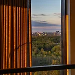 Elegant Seaview Penthouse 3br Ensuite Luxury Retreat With Sauna And Free Parking דירה טאלין