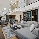 Elegant Seaview Penthouse 3br Ensuite Luxury Retreat With Sauna And Free Parking