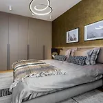 Appartement Elegant Seaview Penthouse 3br Ensuite Luxury Retreat With Sauna And Free Parking Tallinn