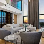 Elegant Seaview Penthouse 3br Ensuite Luxury Retreat With Sauna And Free Parking Appartement *