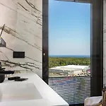 Elegant Seaview Penthouse 3br Ensuite Luxury Retreat With Sauna And Free Parking Апартаменты