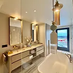Apartment Elegant Seaview Penthouse 3br Ensuite Luxury Retreat With Sauna And Free Parking
