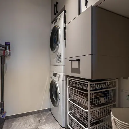 아파트 Elegant Seaview Penthouse 3br Ensuite Luxury Retreat With Sauna And Free Parking *