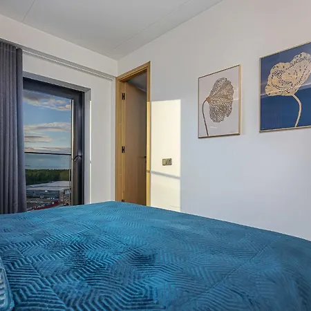 Elegant Seaview Penthouse 3br Ensuite Luxury Retreat With Sauna And Free Parking *