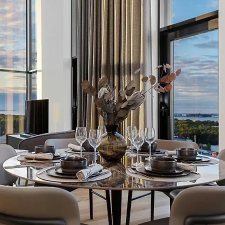 Elegant Seaview Penthouse 3br Ensuite Luxury Retreat With Sauna And Free Parking *