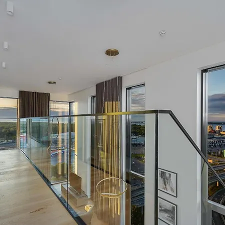 Elegant Seaview Penthouse 3br Ensuite Luxury Retreat With Sauna And Free Parking 탈린