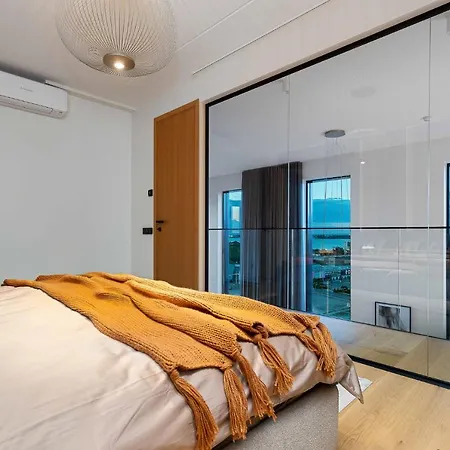 아파트 Elegant Seaview Penthouse 3br Ensuite Luxury Retreat With Sauna And Free Parking *