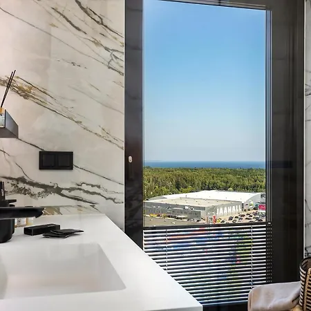 Elegant Seaview Penthouse 3br Ensuite Luxury Retreat With Sauna And Free Parking Apartamento