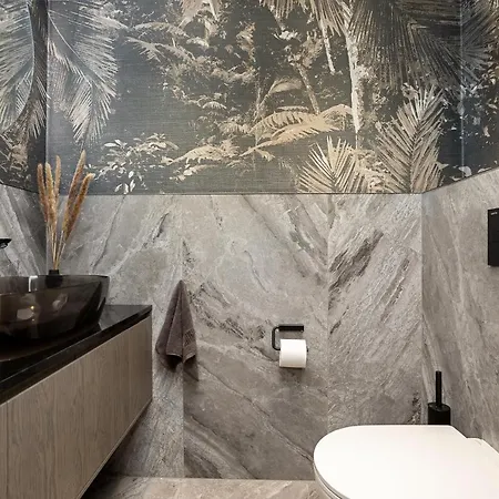 Elegant Seaview Penthouse 3br Ensuite Luxury Retreat With Sauna And Free Parking 아파트 *