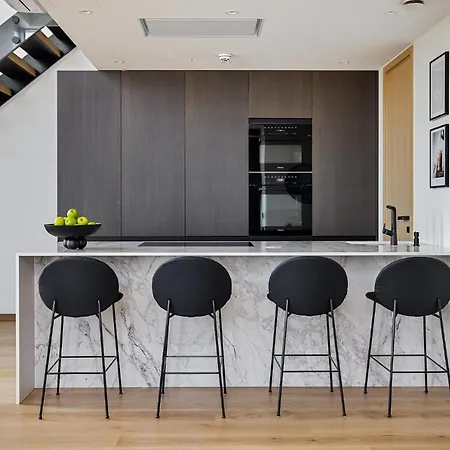 Apartamento Elegant Seaview Penthouse 3br Ensuite Luxury Retreat With Sauna And Free Parking Tallin