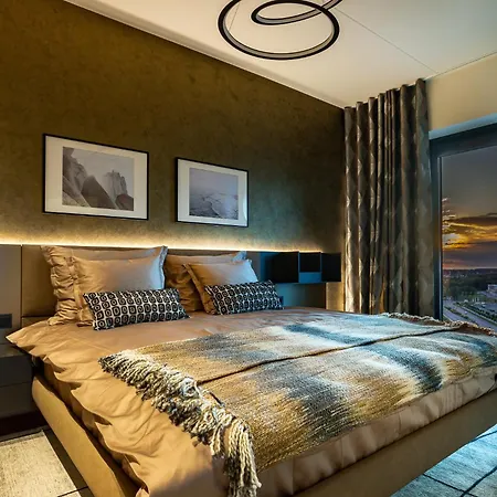 Elegant Seaview Penthouse 3br Ensuite Luxury Retreat With Sauna And Free Parking