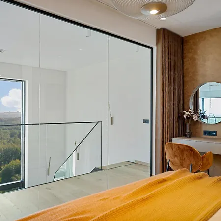 아파트 Elegant Seaview Penthouse 3br Ensuite Luxury Retreat With Sauna And Free Parking *