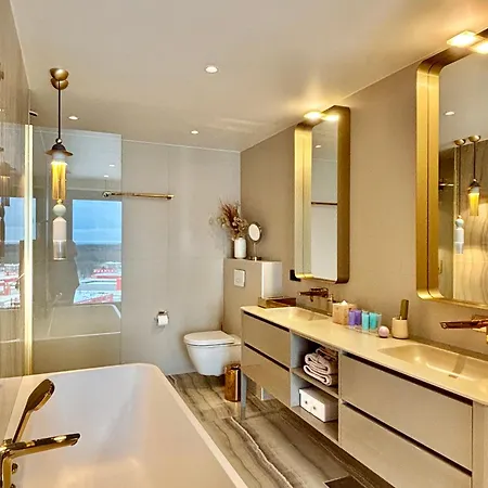 Elegant Seaview Penthouse 3br Ensuite Luxury Retreat With Sauna And Free Parking * Tallin