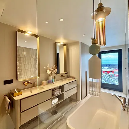 아파트 Elegant Seaview Penthouse 3br Ensuite Luxury Retreat With Sauna And Free Parking