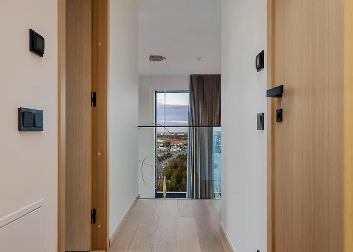 Elegant Seaview Penthouse 3br Ensuite Luxury Retreat With Sauna And Free Parking