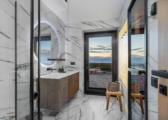 Elegant Seaview Penthouse 3br Ensuite Luxury Retreat With Sauna And Free Parking 아파트