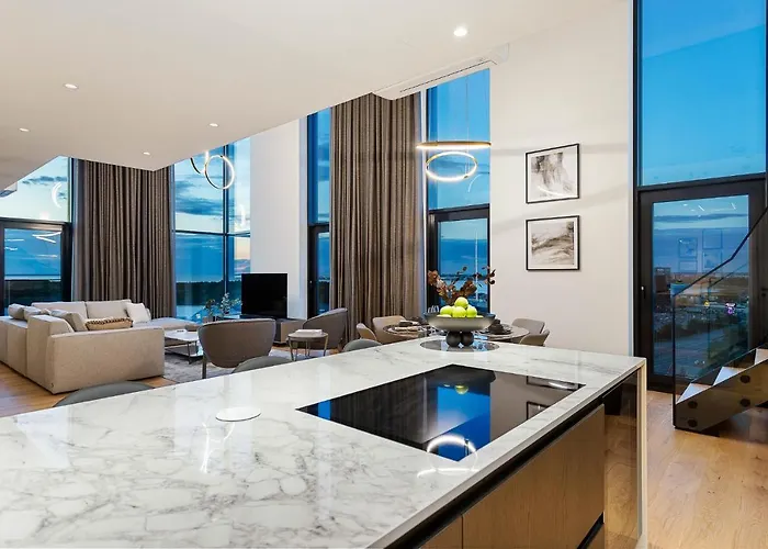 Elegant Seaview Penthouse 3br Ensuite Luxury Retreat With Sauna And Free Parking 아파트 *