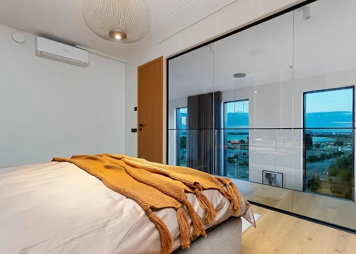 아파트 Elegant Seaview Penthouse 3br Ensuite Luxury Retreat With Sauna And Free Parking *