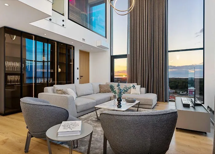 Elegant Seaview Penthouse 3br Ensuite Luxury Retreat With Sauna And Free Parking アパート *