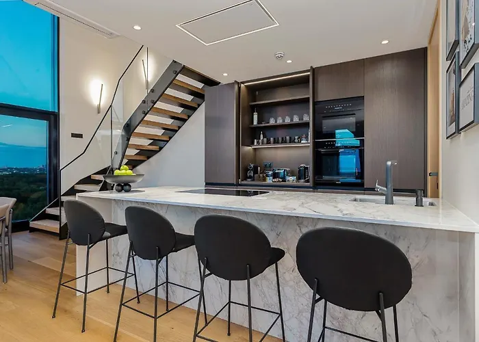 아파트 Elegant Seaview Penthouse 3br Ensuite Luxury Retreat With Sauna And Free Parking 탈린