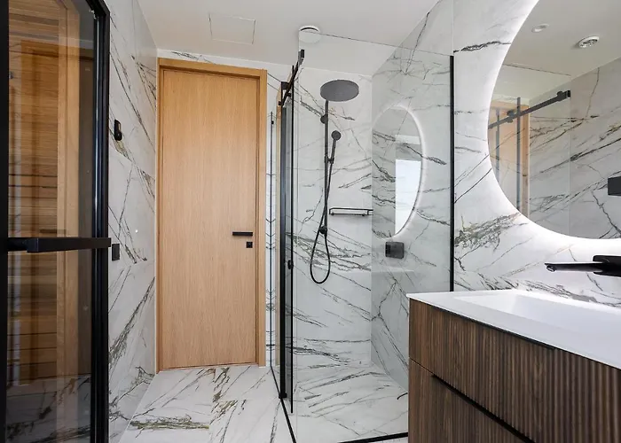 Appartamento Elegant Seaview Penthouse 3br Ensuite Luxury Retreat With Sauna And Free Parking Reval