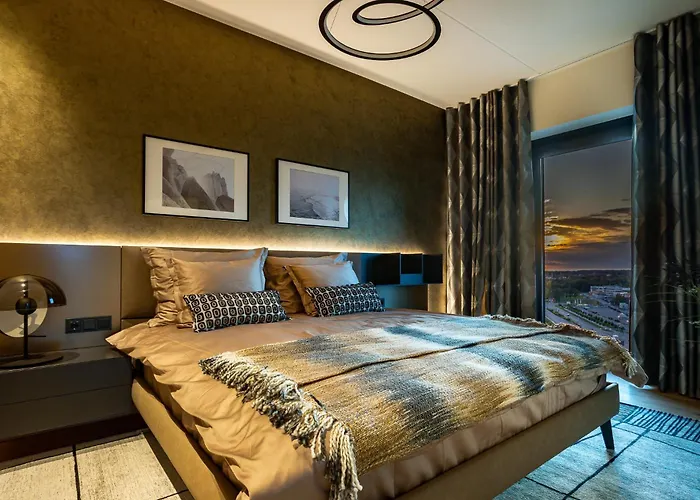 Elegant Seaview Penthouse 3br Ensuite Luxury Retreat With Sauna And Free Parking