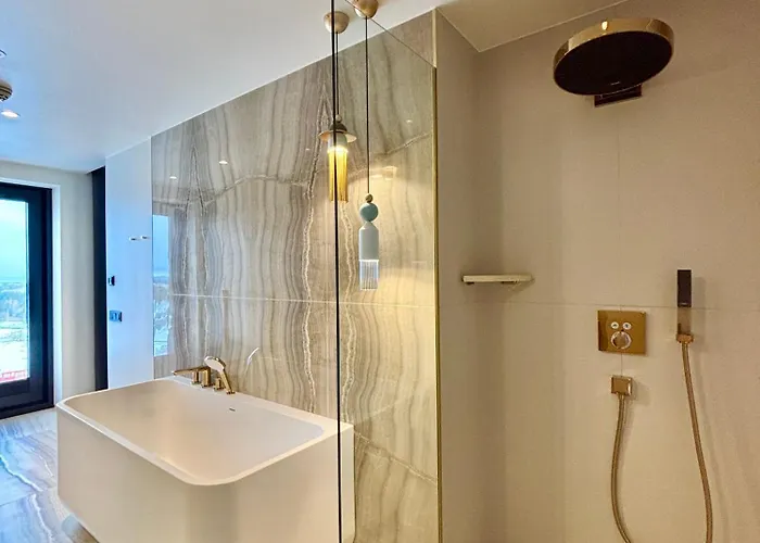 Elegant Seaview Penthouse 3br Ensuite Luxury Retreat With Sauna And Free Parking * Reval