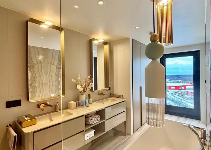 아파트 Elegant Seaview Penthouse 3br Ensuite Luxury Retreat With Sauna And Free Parking