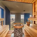 Daire Elegant Seaview Penthouse 3br Ensuite Luxury Retreat With Sauna And Free Parking *