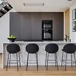Daire Elegant Seaview Penthouse 3br Ensuite Luxury Retreat With Sauna And Free Parking Tallinn
