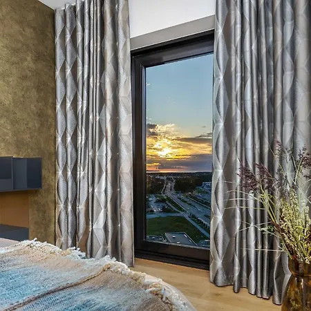 Elegant Seaview Penthouse 3br Ensuite Luxury Retreat With Sauna And Free Parking Korter
