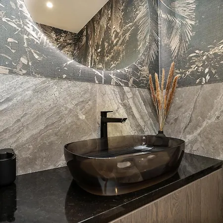 Elegant Seaview Penthouse 3br Ensuite Luxury Retreat With Sauna And Free Parking Ταλίν