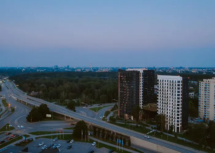 Elegant Seaview Penthouse 3br Ensuite Luxury Retreat With Sauna And Free Parking