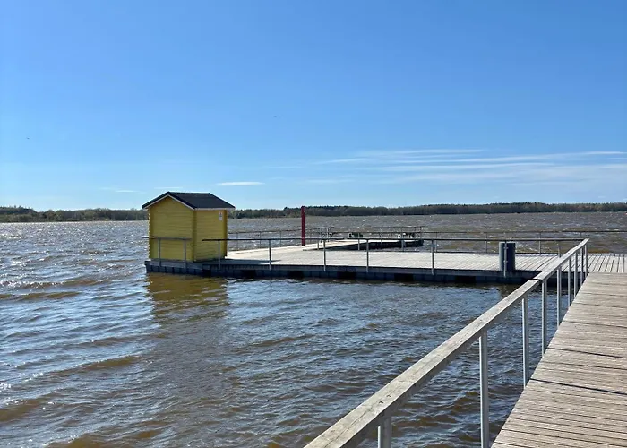 Elegant Seaview Penthouse 3br Ensuite Luxury Retreat With Sauna And Free Parking Apartmán