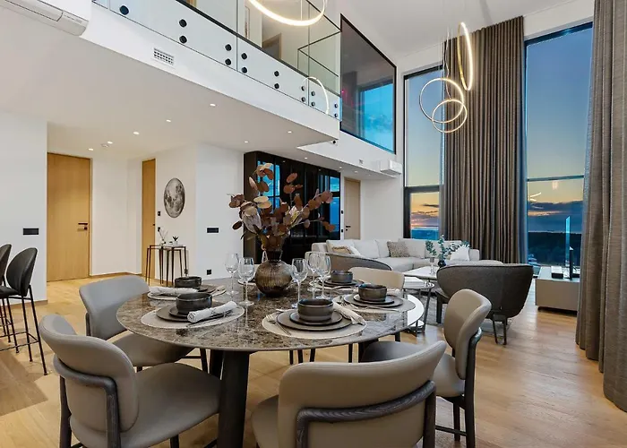 Elegant Seaview Penthouse 3br Ensuite Luxury Retreat With Sauna And Free Parking *