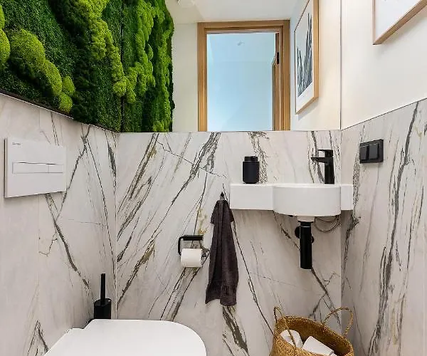 Appartement Elegant Seaview Penthouse 3br Ensuite Luxury Retreat With Sauna And Free Parking *