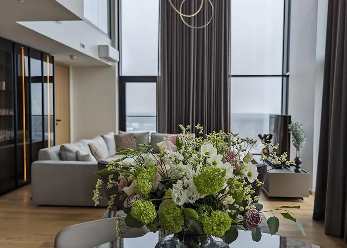 Elegant Seaview Penthouse 3br Ensuite Luxury Retreat With Sauna And Free Parking *